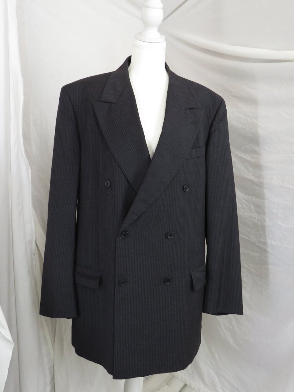 Brunelli’s Biella Italian Pinstripe Double‑Breasted Blazer 44L –Classic Tailored